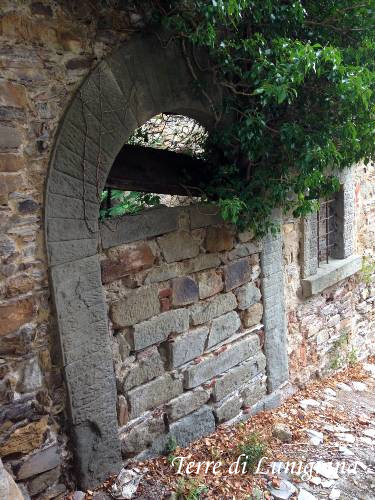 Portale a Caugliano